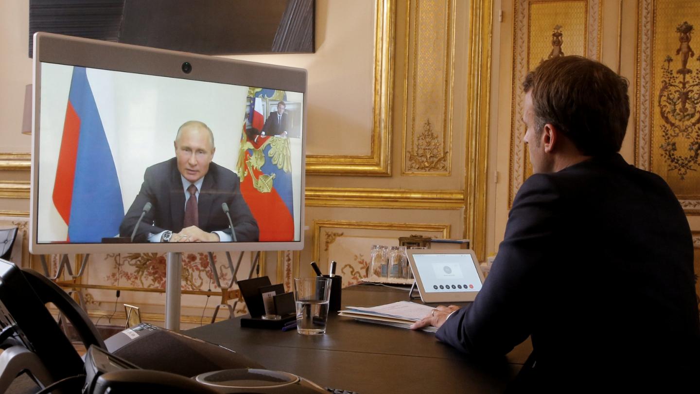 Putin ve Macron Karabağ'ı görüştü